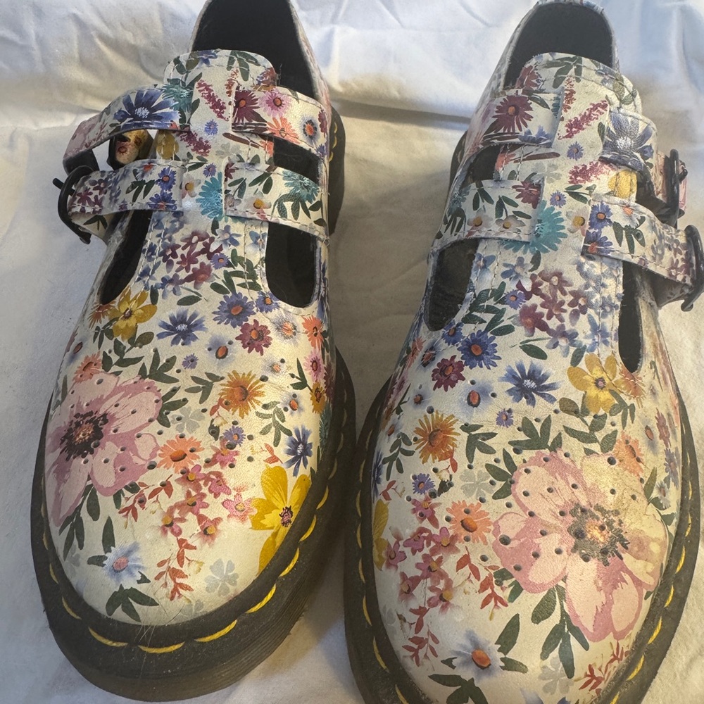 Dr. Martens, women’s 11, flower Mary Jane with Black Insole